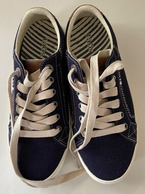 Taos Star Navy Canvas Lace-Up Sneakers with Cream Laces, new, never worn, no box